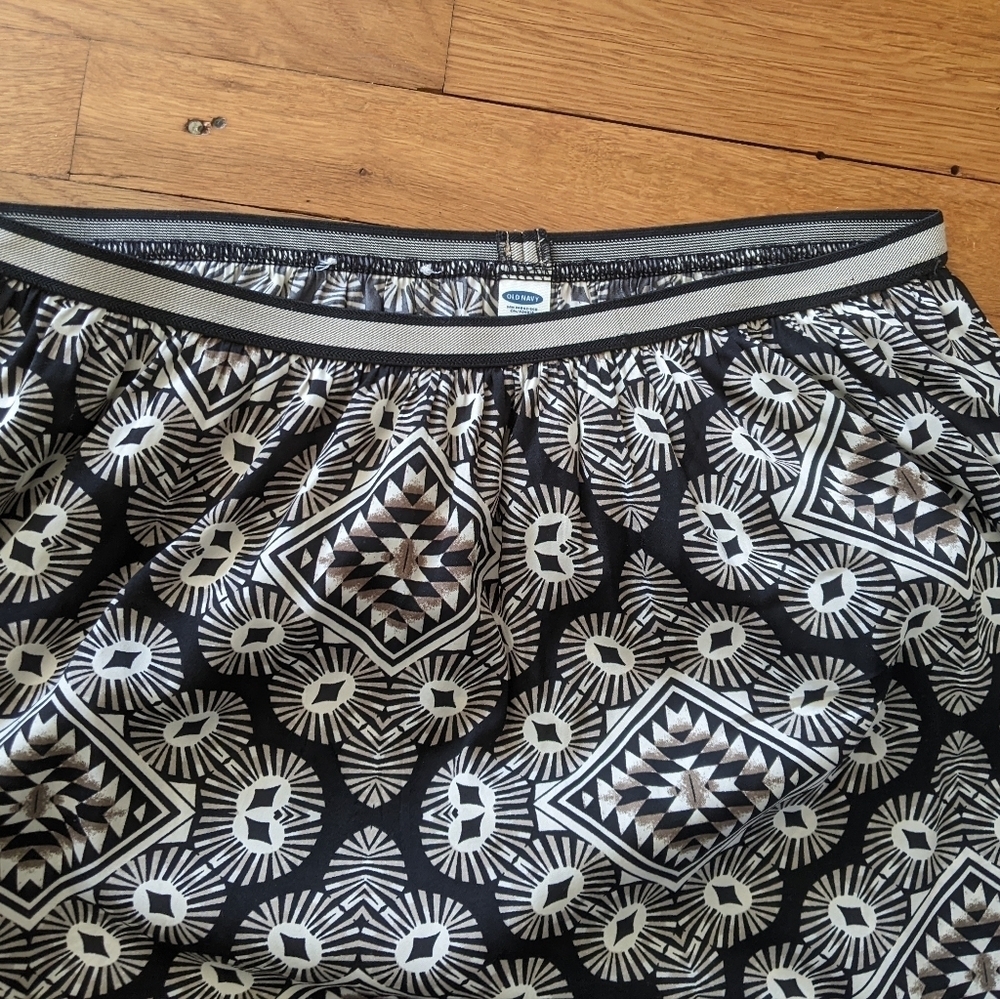 Old Navy Geometric Print Maxi Skirt - Picture 2 of 6